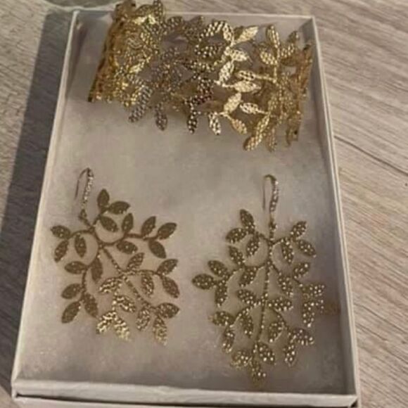 Earring and bracelet set - Picture 1 of 5
